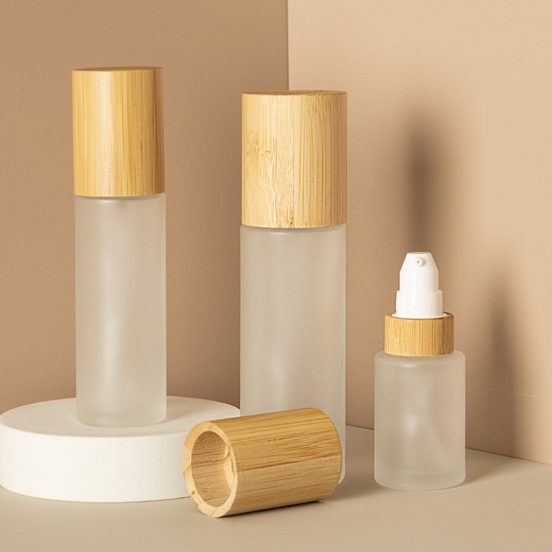 Frosted Cosmetic Pump Mist dan Lotion Glass Spray Bottle With Bamboo Wood Lid