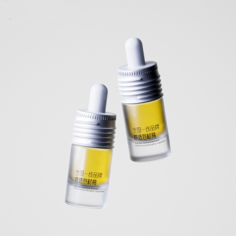 Botol minyak pati kaca kecil dengan logam atau dropper kayu Botol minyak pati kaca kecil dengan logam atau dropper kayu