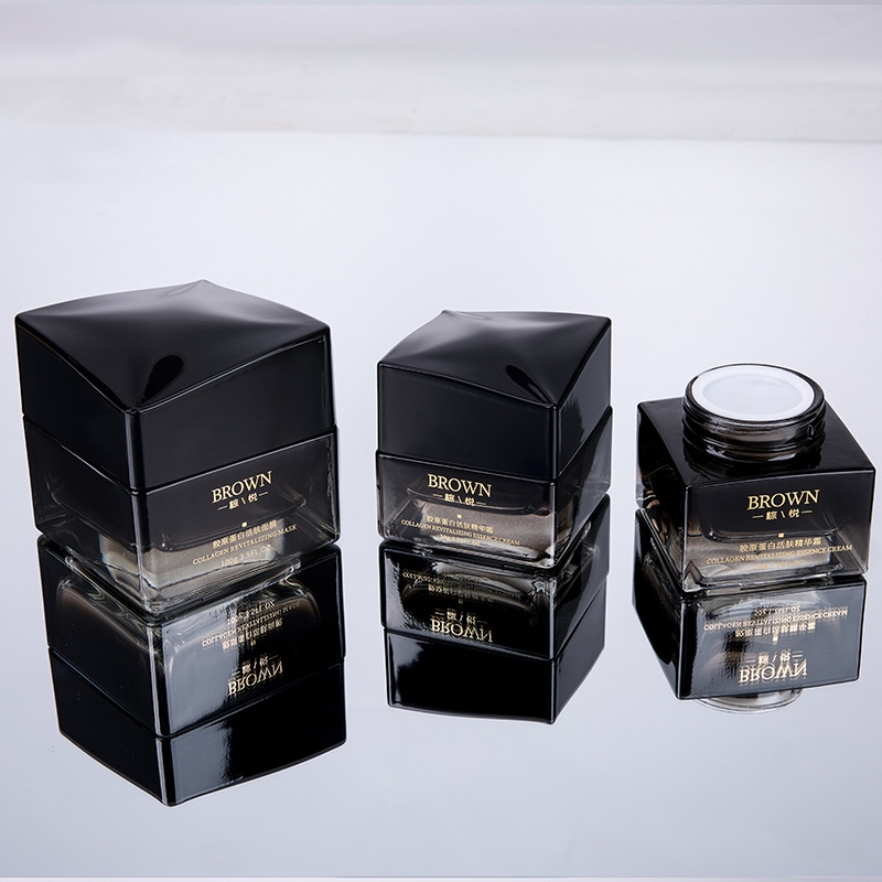 Balang krim kaca persegi yang unik dengan reka bentuk tudung yang dibangkitkan untuk pembungkusan kosmetik Balang krim kaca persegi yang unik dengan reka bentuk tudung yang dibangkitkan untuk pembungkusan kosmetik