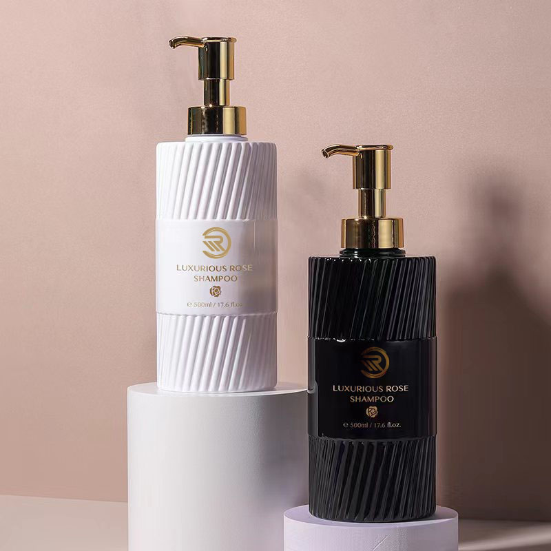 Mesra alam 500ml bahu rata syampu bas botol putih putih jalur hitam menekan pembungkusan emulsi pam plastik untuk kegunaan losyen